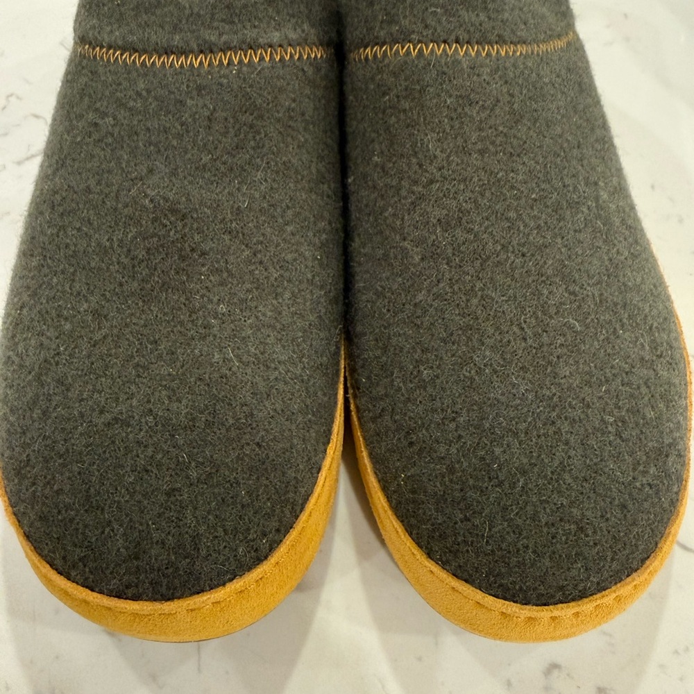 OluKai Hulu Men’s Mules